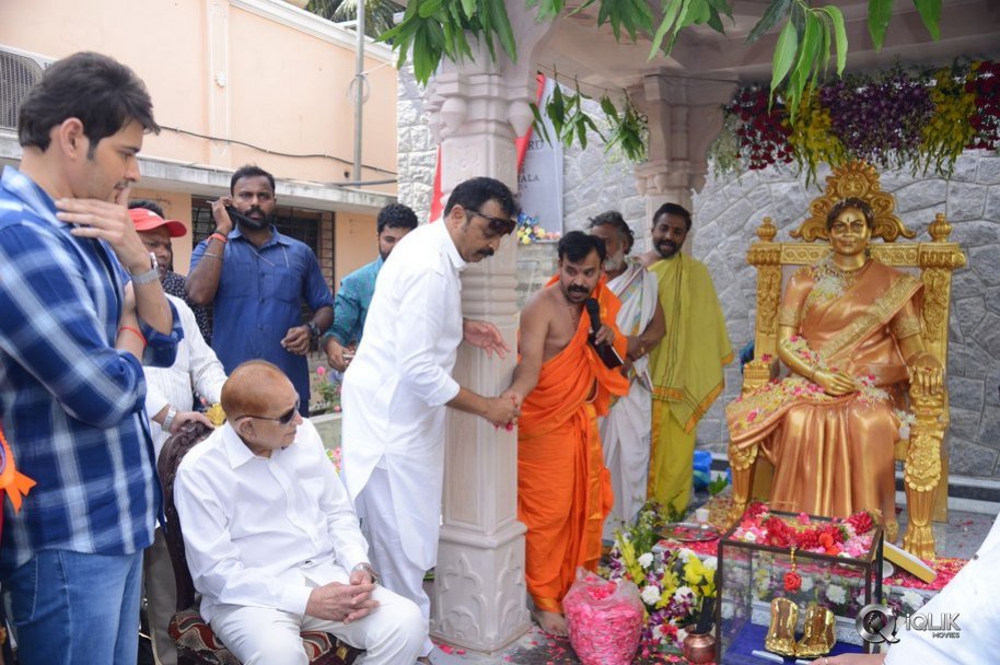 Celebs-at-Vijaya-Nirmala-Garu-Statue-Inauguration